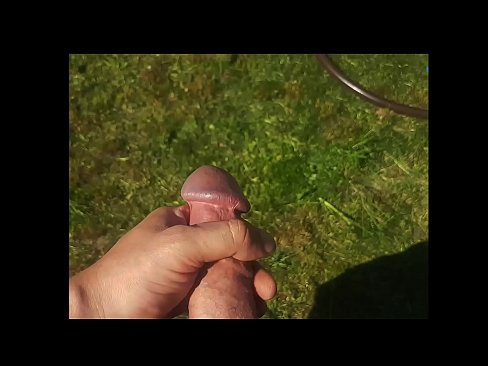 ❤️ Bidh hottie a 'faighinn a pussy pinc fucked agus cums le squirt ann an gàrradh samhraidh ❤️❌ Bhidio fucking leinn ️❤