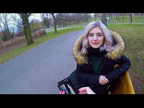 ❤️ Swallows hot cum coigreach airson airgead - blowjob anns a 'phàirc le Eva Elfie ❤️❌ Bhidio fucking leinn ️❤